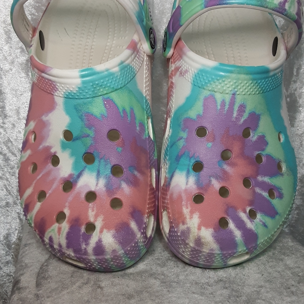 Crocs  Multi Color Woman's Size 9 Men's Size 7 - Picture 8 of 12